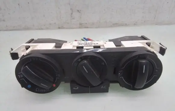 Volkswagen Fox Climate control unit 6Q0820045