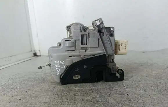 Seat Altea Front door lock 1P1837015