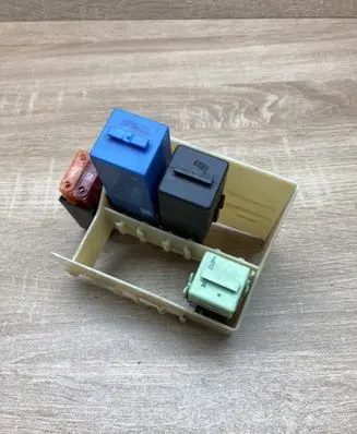 BMW 5 E39 Fuse box set 8369811