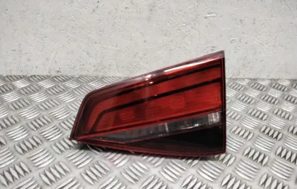 Volkswagen Jetta VI Tailgate rear/tail lights 5C6945094