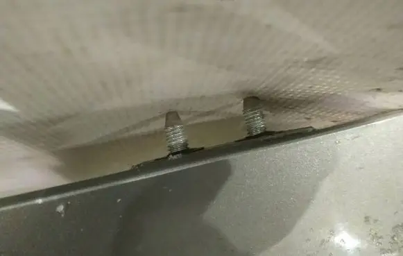 Subaru B9 Tribeca Tailgate/trunk/boot hinge 