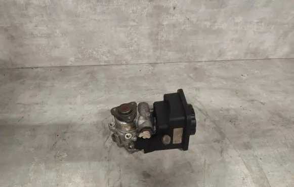 BMW 3 E46 Power steering pump 6756575 7692974519