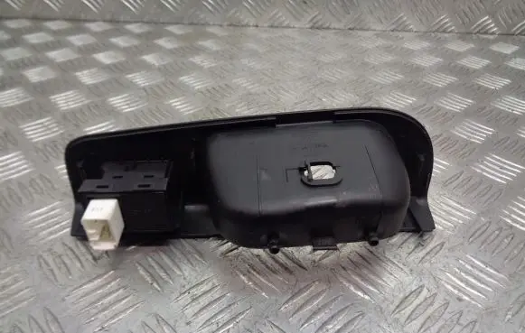 KIA Ceed Quarter vent window switch 833511H000