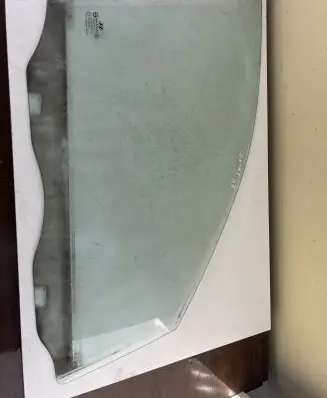 Hyundai Santa Fe Front door window glass four-door 43R000382