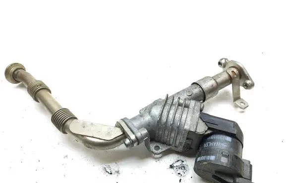 BMW 1 E82 E88 EGR valve 7563241 11462049