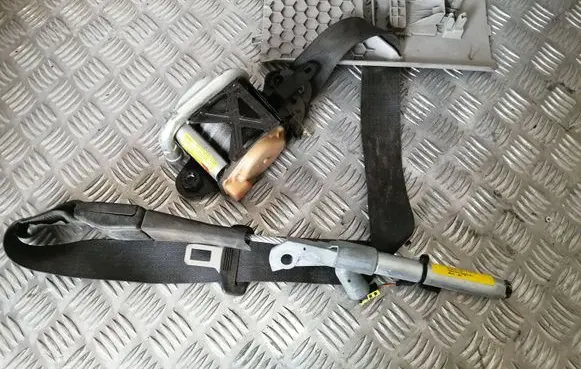 Opel Insignia A Front seatbelt 13303851