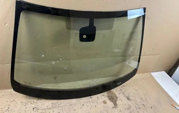 Peugeot 308 Front windscreen/windshield window 