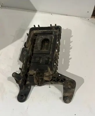 Volkswagen PASSAT B6 Battery box tray 1K0915333