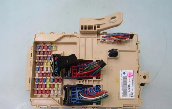 KIA Ceed Fuse module 91950J7630