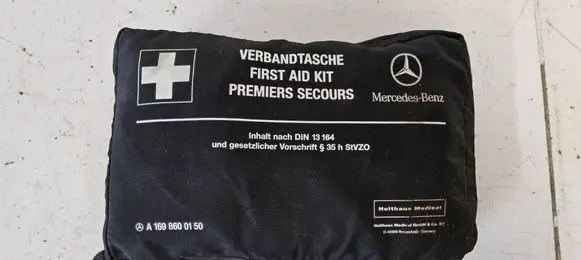 Mercedes-Benz C W204 First aid kit A1698600150
