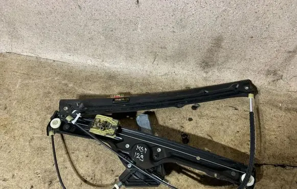 BMW X5 F15 Front door electric window regulator 7322747
