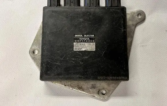 Lexus IS 200-300 Fuel injection control unit/module 8987130030 1310001340