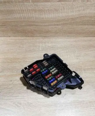 Audi A6 S6 C5 4B Fuse module 0805123438