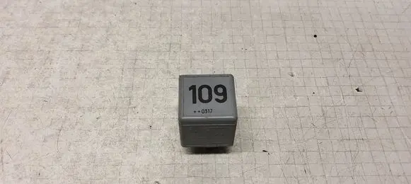 Volkswagen Transporter - Caravelle T5 Other relay 1J0906381A 109