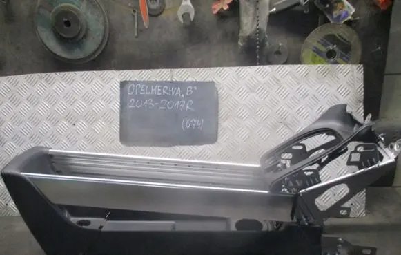 Opel Meriva B Center console 39005668