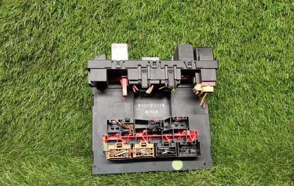 Skoda Octavia Mk2 (1Z) Power management control unit 1K0937049S