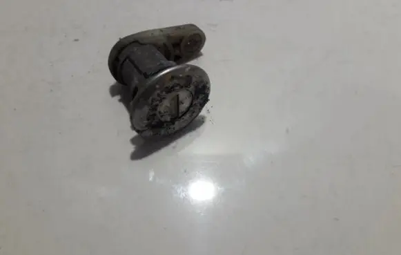 Renault Twingo I Front door lock (next to the handle) 
