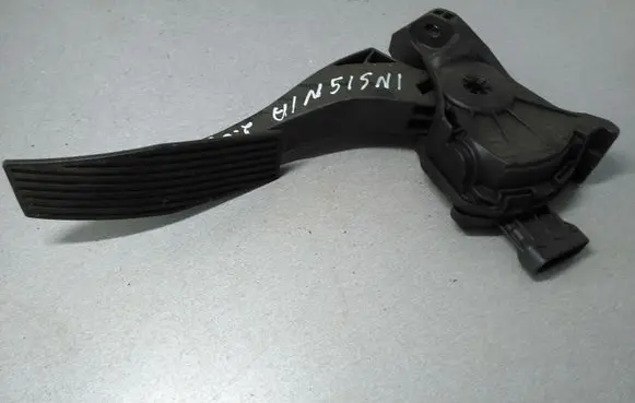 Opel Insignia A Accelerator throttle pedal 13237352