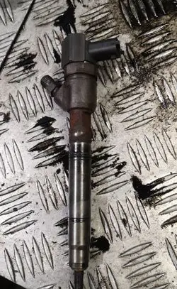 Hyundai i40 Fuel injector 0445110411