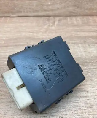 Toyota Avensis T250 Door control unit/module 8597020020 0515004140