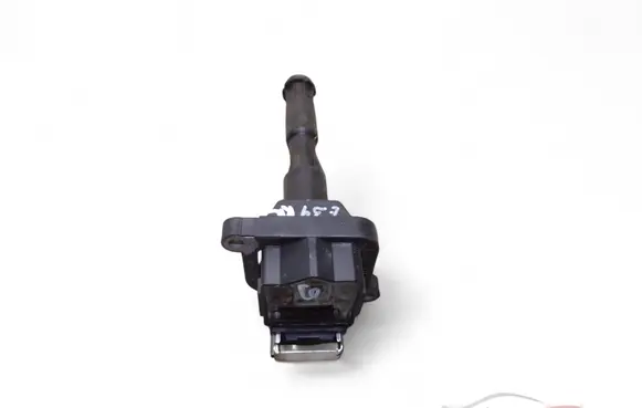 BMW 5 E39 High voltage ignition coil 0221504004