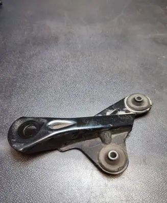 Opel Vivaro Power steering pump mounting bracket 996943370R