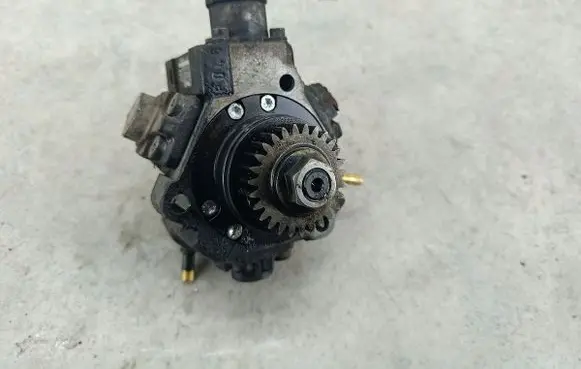 Opel Movano B Fuel injection high pressure pump 