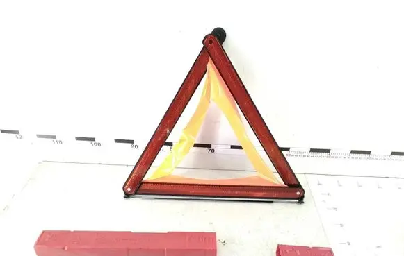 Volkswagen Touareg I Emergency warning sign 7L0860251