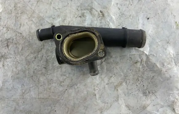 Volkswagen Polo IV 9N3 Engine coolant pipe/hose 038121132 038121132D