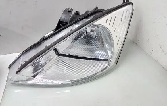 Ford Focus Headlight/headlamp 205676Z