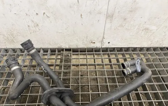 Audi A6 S6 C7 4G Engine coolant pipe/hose 4G1819350BA