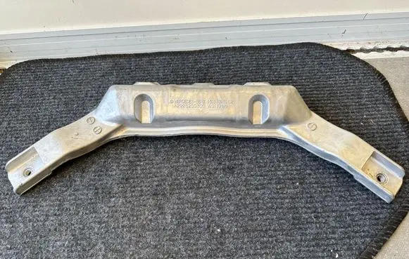 Radiator mount bracket