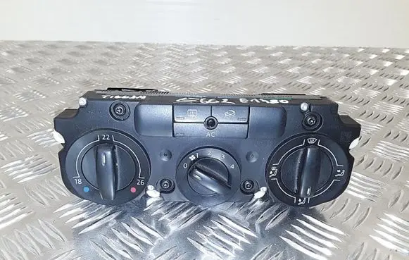 Volkswagen Tiguan Climate control unit 5M2820045A