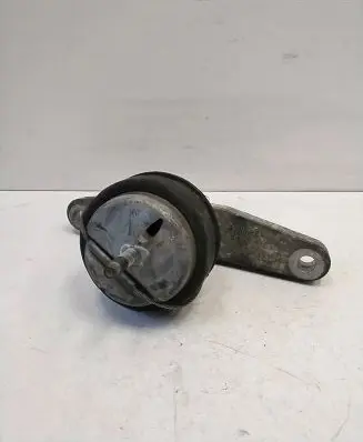 Volvo V50 Engine mount bracket 8686517