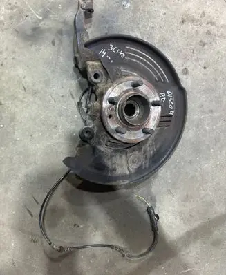 Land Rover Discovery 4 - LR4 Front wheel hub AH223K185AB