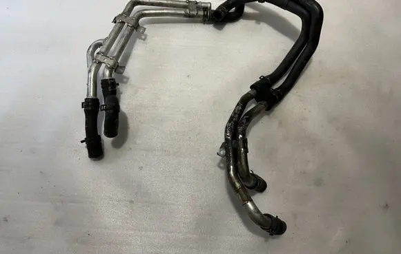 Engine coolant pipe/hose