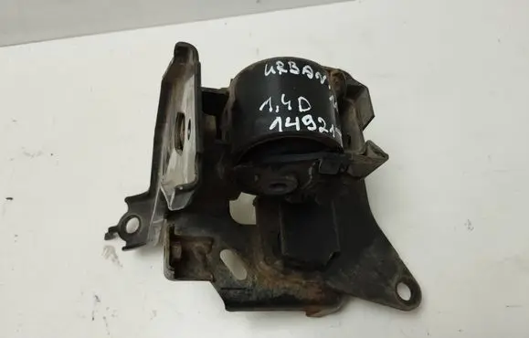 Toyota Urban Cruiser (XP110) Engine mount bracket