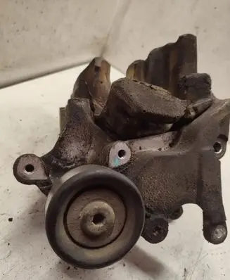 Hyundai Santa Fe Generator/alternator bracket 