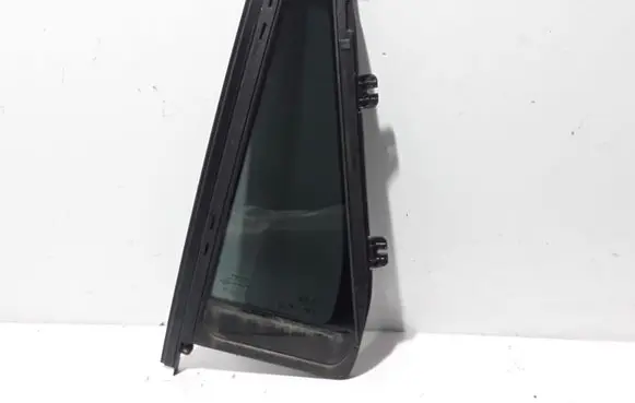 Volvo XC90 Rear vent window glass 31651873