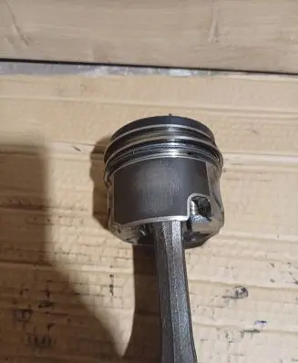Volkswagen PASSAT B6 Piston with connecting rod