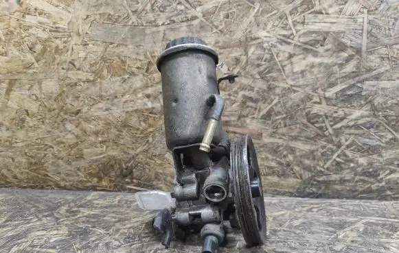 Toyota RAV 4 (XA20) Power steering pump