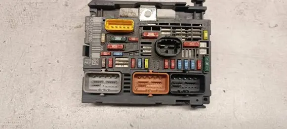 Peugeot 5008 Fuse box set 9675877980