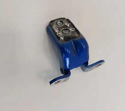 Nissan Leaf II (ZE1) Rear door lower hinge