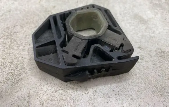 Volkswagen PASSAT B6 Radiator mount bracket 1K0121367D