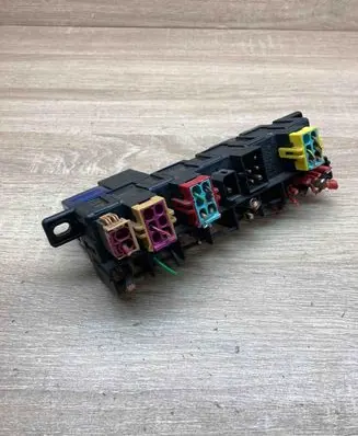 Audi A4 S4 B5 8D Fuse module 4A0941822 896046