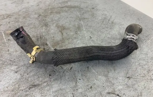 Toyota Avensis T270 Engine coolant pipe/hose