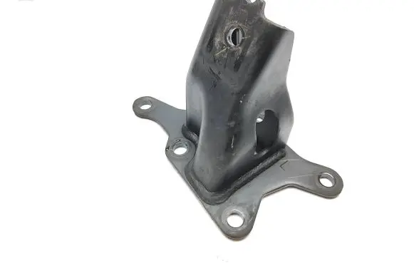 Nissan Navara D23 Engine mounting bracket