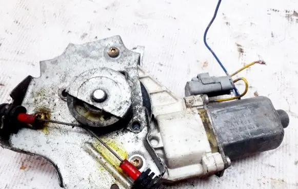 Nissan Micra Front door window regulator motor 0130822202