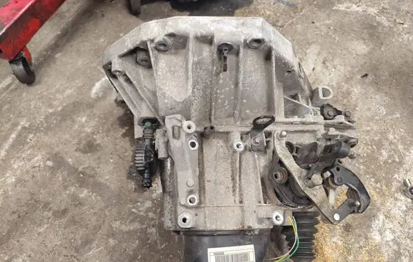 Renault Kangoo II Manual 5 speed gearbox 304010877R JRQK9K 320102158R