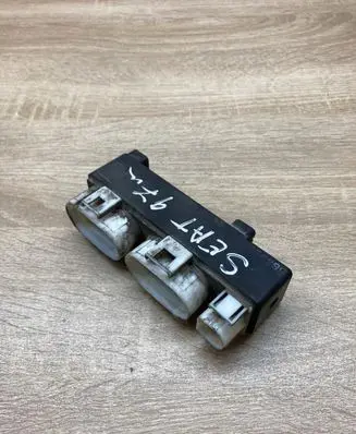 Seat Alhambra (Mk1) Coolant fan relay 701919506A 898726000